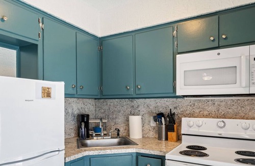 Volente Cabin | LakeTravis Bungalow 1
