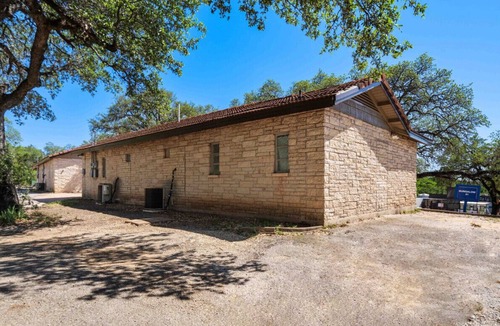 Volente Cabin | LakeTravis Bungalow 1