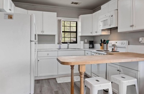 Volente Cabin | LakeTravis Bungalow8