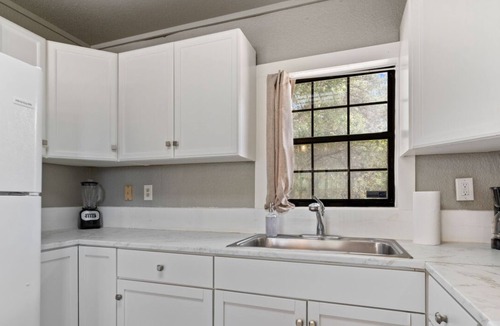 Volente Cabin | LakeTravis Bungalow8