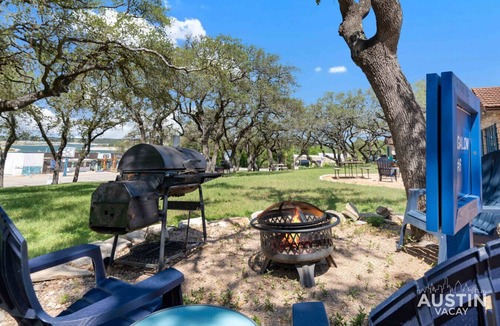 Volente Cabin | LakeTravis Cozy Bungalow 6