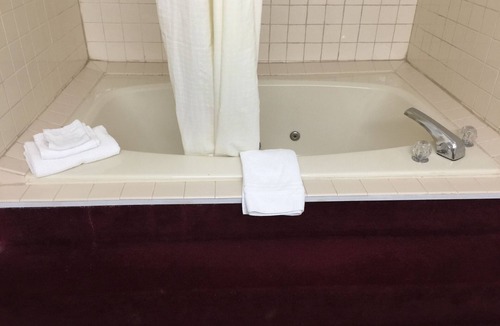 Marion Hotel | Laketree Inn And Suites Marion