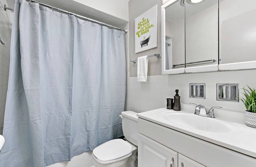 Lake View East Apartment | Lakeview 1BR Apt, Near Shops, Easy Transportation