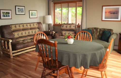 Bergland Cabin | Lakeview 2 bedroom Suite