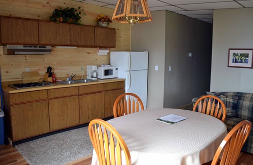 Bergland Cabin | Lakeview 2 bedroom Suite