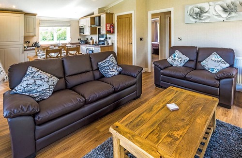 Woodhall Spa Ski Chalet | Lakeview 2 Pet Friendly