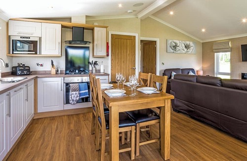 Woodhall Spa Ski Chalet | Lakeview 2 Pet Friendly