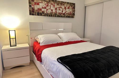 CityPlace Apartment | LakeView 2Bdrms 2Baths with 3 real beds and parking
