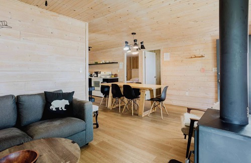 Carling Cottage | Lakeview 3-bedroom Cottage, BBQ, Firepit, Beach #2
