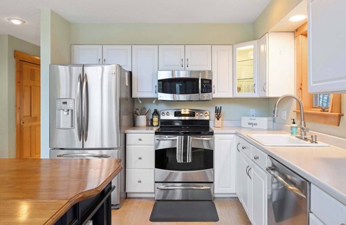 Ludlow House | Lakeview 3-BR Residence 10-min to Okemo
