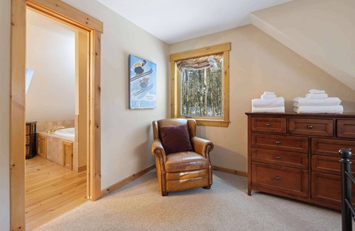 Ludlow House | Lakeview 3-BR Residence 10-min to Okemo