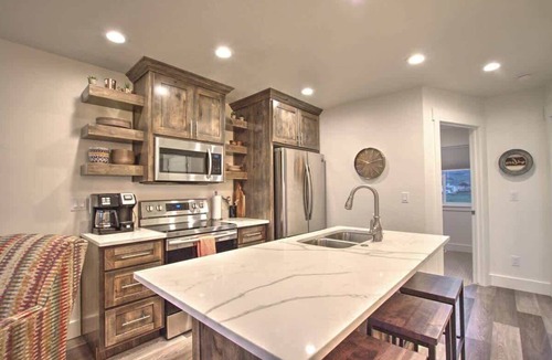 Garden City Condo | Lakeview #33 - Pool, Hot Tub, and Lake Access!