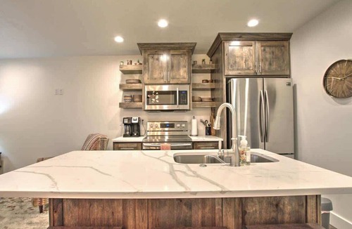 Garden City Condo | Lakeview #33 - Pool, Hot Tub, and Lake Access!