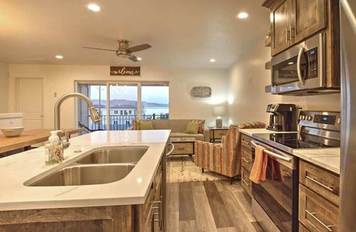 Garden City Condo | Lakeview #33 - Pool, Hot Tub, and Lake Access!