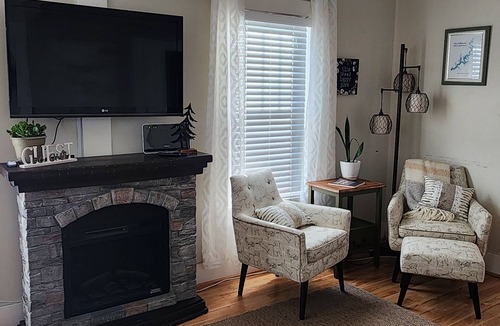 Cleora House | Lakeview, 4 beds, boat parking & ramp, at Red Arrow Marina