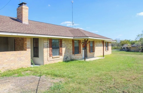 Navarro County House | Lakeview 4BR w/Fire Pit & Fenced Yard