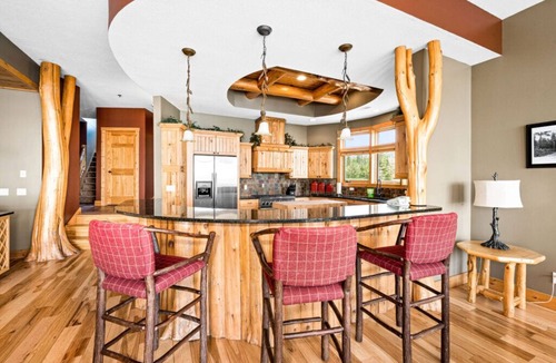 Two Harbors Condo | Lakeview 5 bedroom Executive Suite