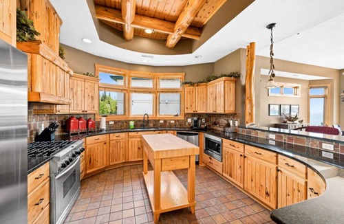 Two Harbors Condo | Lakeview 5 bedroom Executive Suite