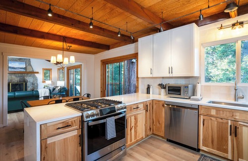 Ridgewood Cabin | Lakeview, Beautifully Remodeled Hilltop Cabin With Wraparound Deck.
