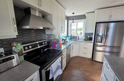 Port Carmen House | LAKEVIEW-BEAUTIFUL BRAND NEW COTTAGE PRIVATE BEACH