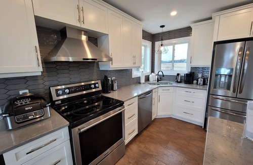 Port Carmen House | LAKEVIEW-BEAUTIFUL BRAND NEW COTTAGE PRIVATE BEACH