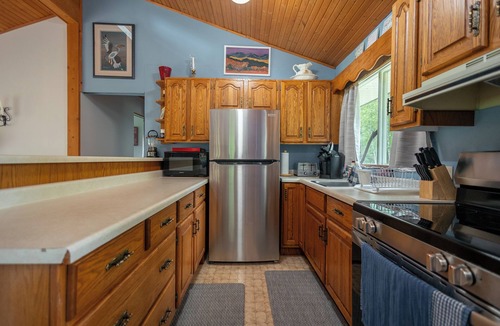 Manitoba Cabin | Lakeview cabin, 3 min walk to the beach!