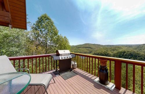 New Tazewell House | Lakeview Cabin Sleeps 10 Pool Table Hot Tub