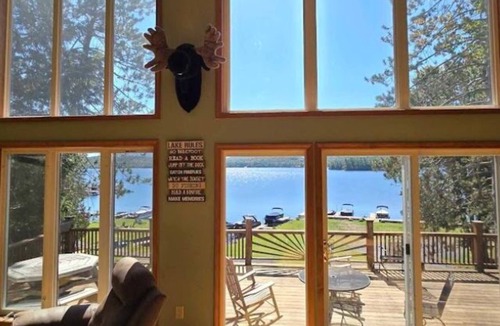 Town of Webb Ski Chalet | Lakeview Chalet @ Beachfront Eagle Bay Village