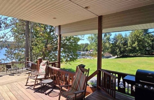 Town of Webb Ski Chalet | Lakeview Chalet @ Beachfront Eagle Bay Village