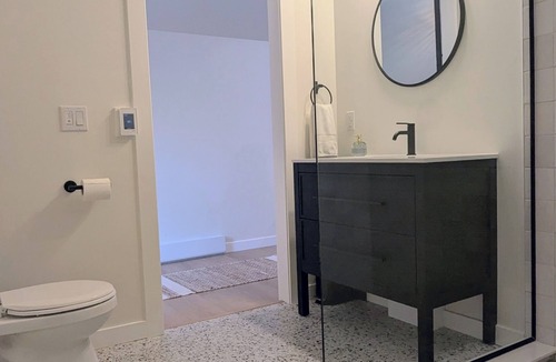 Regina Apartment | Lakeview Coach House. Cozy, private, studio laneway suite with private parking.