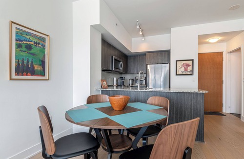 Humber Bay Shores Condo | Lakeview Condo in New Luxury Building Free Parking