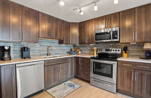 Canandaigua Condo | Lakeview Condo | Seasonal Hot Tub | Pool | Restaurant