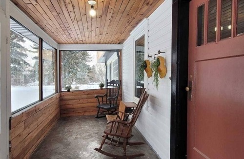 Roseneath House | Lakeview Cottage in Roseneath