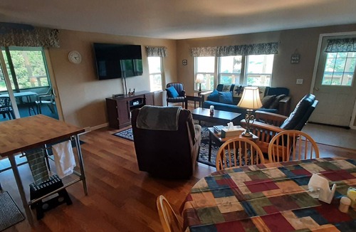 Peel Cottage | Lakeview Cottage