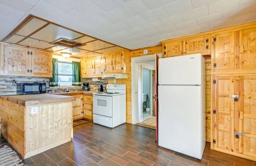 Lake House | Lakeview Cottage - Walk to Beach, Fire Pit