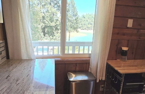 Cedar Ridge Cabin | Lakeview Country Cabin ~ Cloud 9 - AMAZING treehouse VIEWS