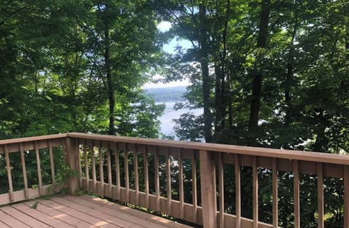 Moravia Cottage | Lakeview Crooked Cascade Cottage on Owasco