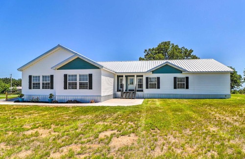 Edgemont House | Lakeview Edgemont Escape w/Fire Pit + Grill!