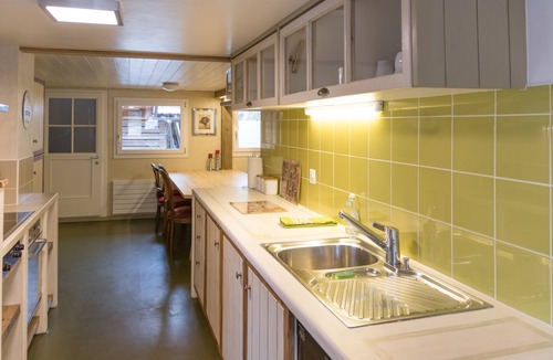 Ringgenberg Apartment | Lakeview Family Apartment. Sleeps 10, Ringgenberg-Lake Brienz, 4km to Interlaken