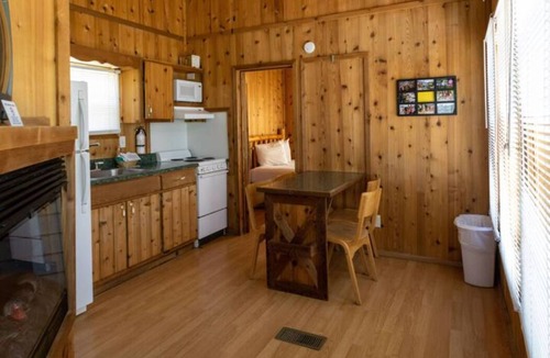 Cadiz Cottage | Lakeview Family Fort 94 - Dog Friendly