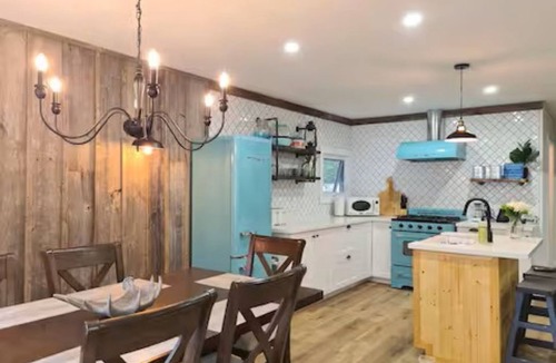 Washago Cottage | Lakeview Farmhouse Near Orillia, Lakes, Casino, Golf & Ski Resort
