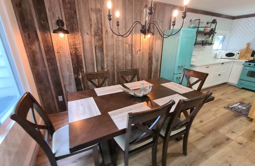 Washago Cottage | Lakeview Farmhouse Near Orillia, Lakes, Casino, Golf & Ski Resort