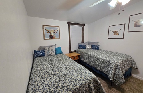 Grady County Other | Lakeview Farmhouse Retreat 2BR, 2BA w/Fishing, Horses, Cows & Stunning Sunsets