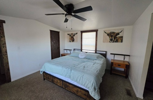 Grady County Other | Lakeview Farmhouse Retreat 2BR, 2BA w/Fishing, Horses, Cows & Stunning Sunsets