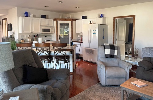Davenport House | Lakeview Getaway, very close to Marina, Boating, Fishing & Wildlife Paradise!