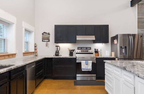 Pottsboro House | Lakeview Group Getaway Sleeps 18n