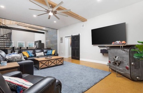 Pottsboro House | Lakeview Group Getaway Sleeps 18n