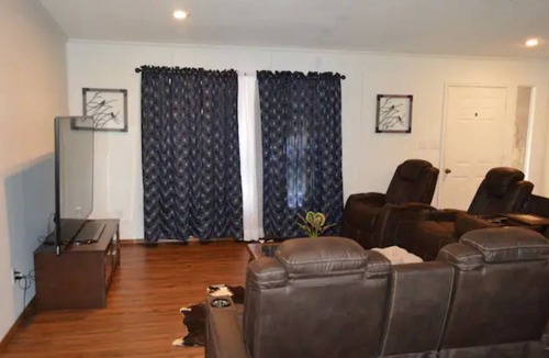 Salina House | Lakeview haven in the woods.