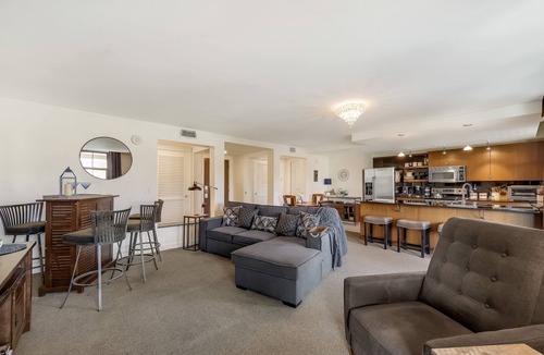 Lake Las Vegas Condo | Lakeview Haven: Unwind with Panoramic Serenity