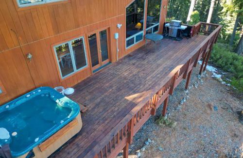 Ridgewood House | Lakeview Hideaway 3BDR for 8 w Private Hot Tub